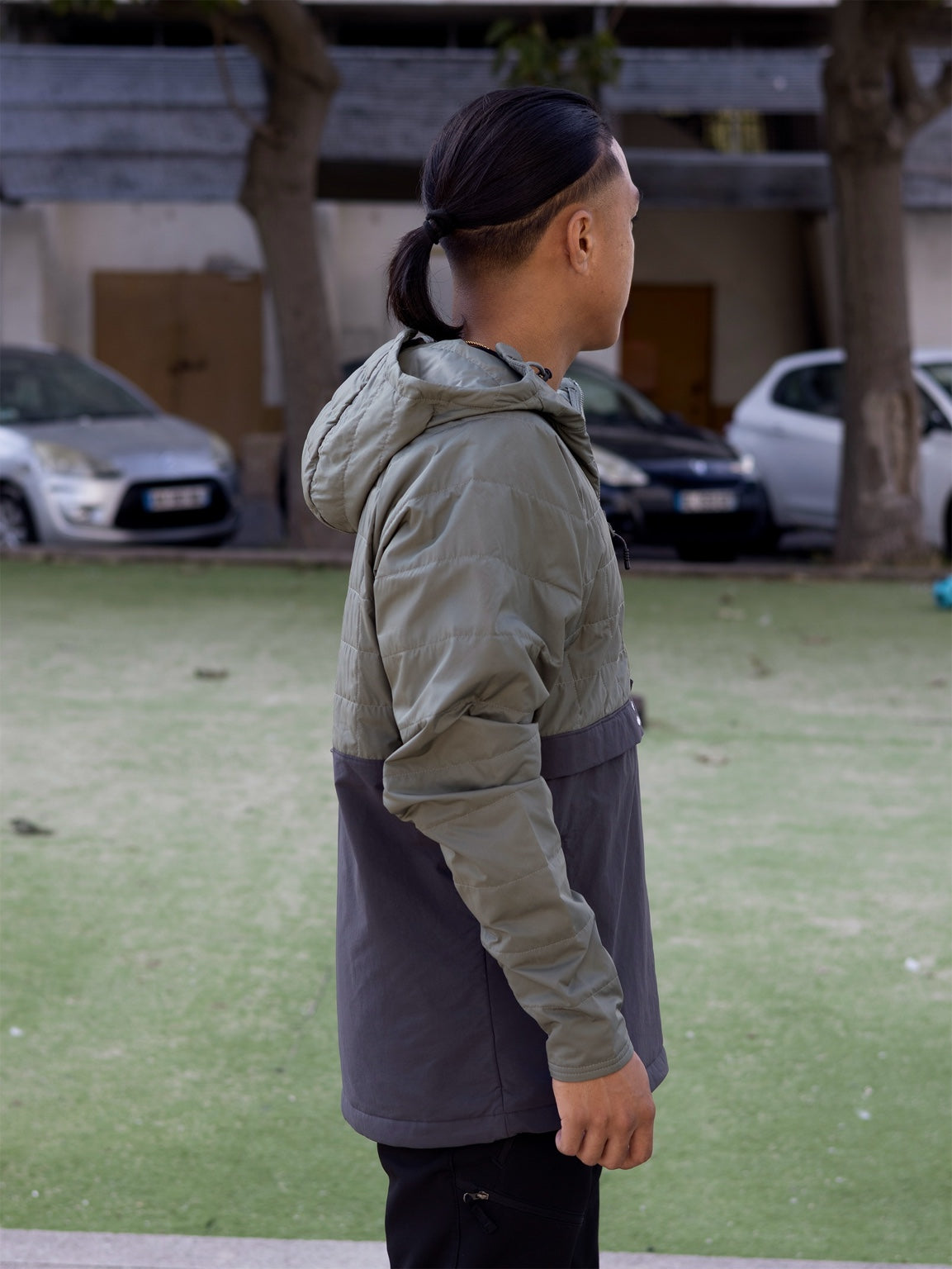 Anorak Columbia matelassé kaki et anthracite – vue de profil